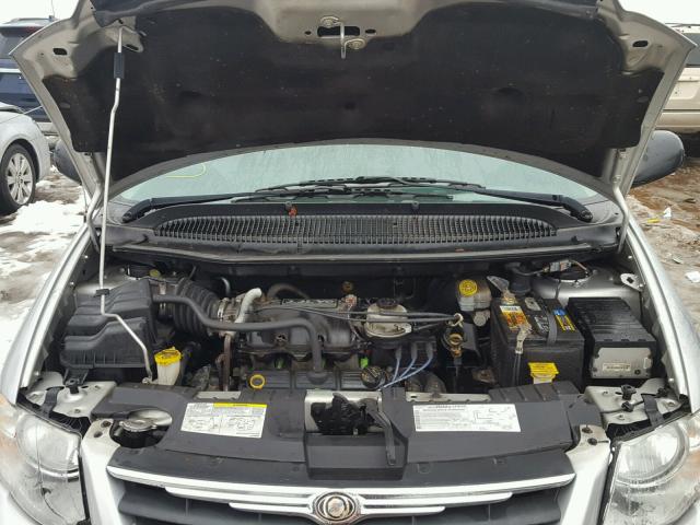 2A4GP44R56R881586 - 2006 CHRYSLER TOWN & COU SILVER photo 7