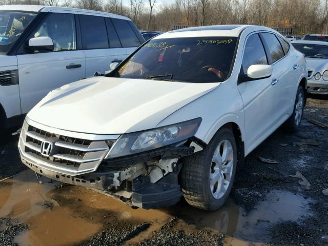 5J6TF2H59AL012844 - 2010 HONDA ACCORD CRO WHITE photo 2