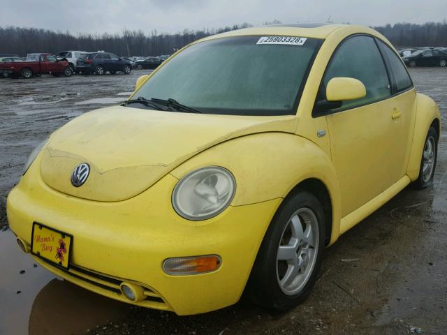 3VWCD21C0YM416500 - 2000 VOLKSWAGEN NEW BEETLE YELLOW photo 2