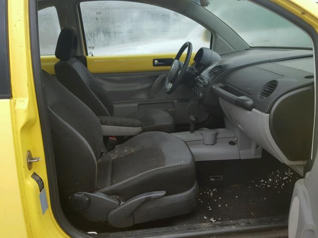 3VWCD21C0YM416500 - 2000 VOLKSWAGEN NEW BEETLE 黄色 照片 5