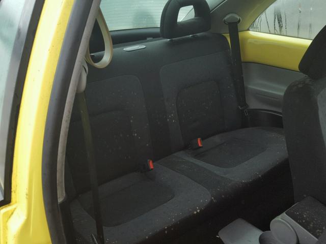 3VWCD21C0YM416500 - 2000 VOLKSWAGEN NEW BEETLE 黄色 照片 6