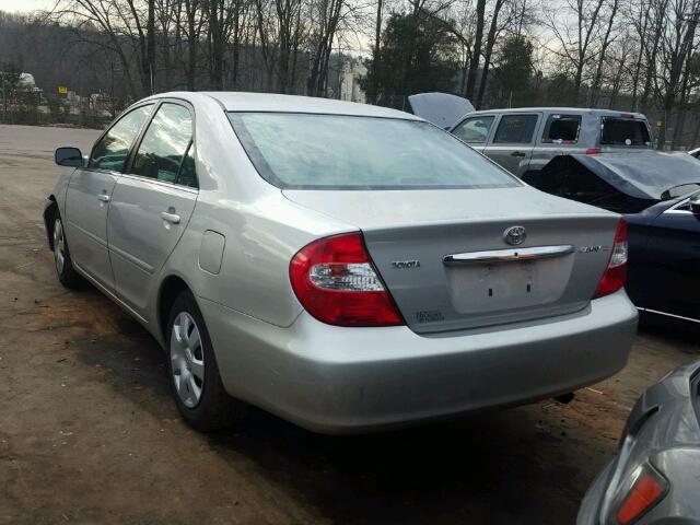 4T1BE32K92U541159 - 2002 TOYOTA CAMRY LE SILVER photo 3