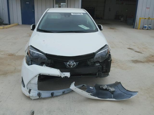 5YFBURHE8HP573666 - 2017 TOYOTA COROLLA L WHITE photo 9