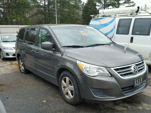 2V4RW3D13AR333204 - 2010 VOLKSWAGEN ROUTAN SE BROWN photo 1