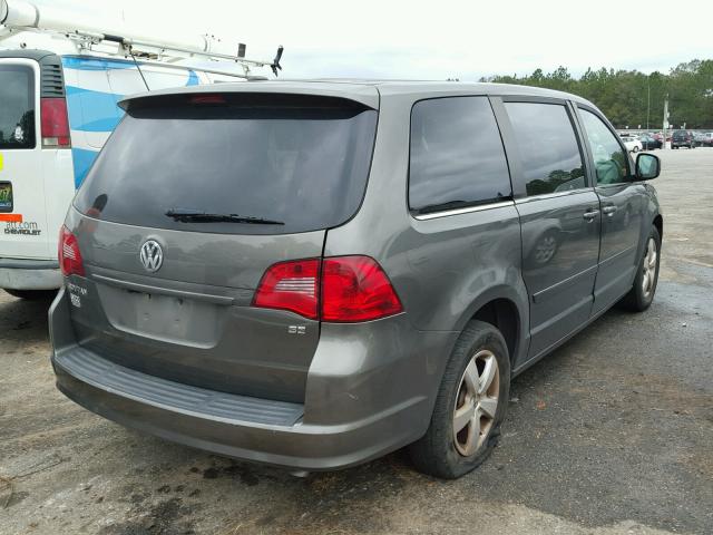 2V4RW3D13AR333204 - 2010 VOLKSWAGEN ROUTAN SE BROWN photo 4