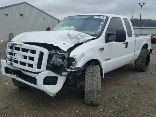 1FTSX21PX5EC28593 - 2005 FORD F250 SUPER WHITE photo 2