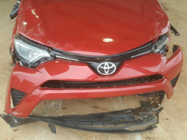 2T3ZFREV9GW309289 - 2016 TOYOTA RAV4 LE RED photo 7