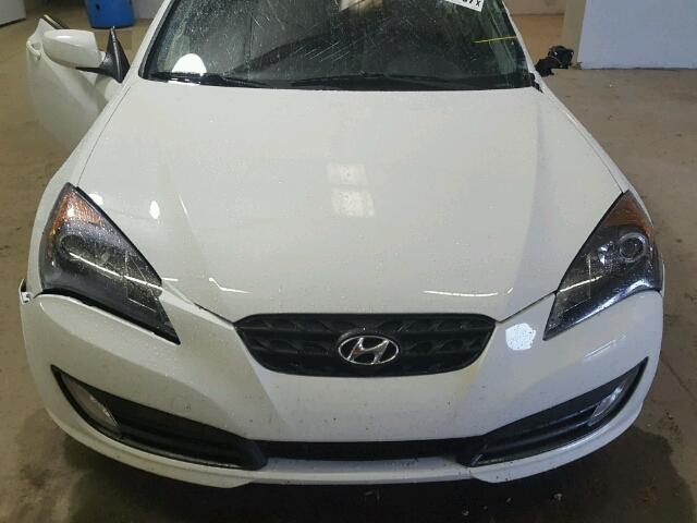 KMHHU6KH2BU047177 - 2011 HYUNDAI GENESIS CO WHITE photo 7