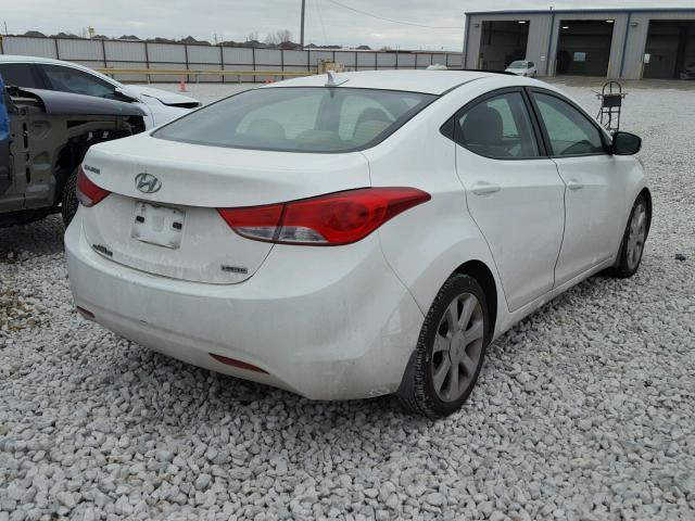 5NPDH4AE2DH215285 - 2013 HYUNDAI ELANTRA GL WHITE photo 4