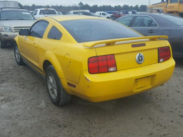 1ZVHT80N155259821 - 2005 FORD MUSTANG YELLOW photo 3