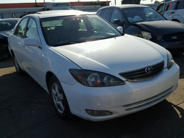 4T1BF32K52U010604 - 2002 TOYOTA CAMRY LE WHITE photo 1