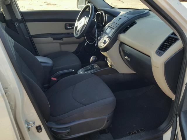KNDJT2A64C7420348 - 2012 KIA SOUL + WHITE photo 5