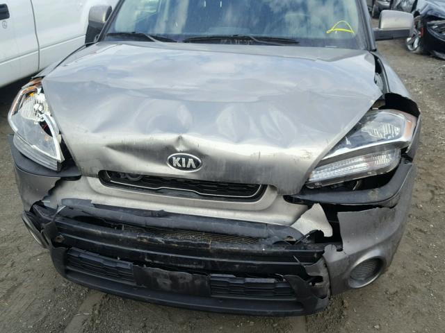 KNDJT2A51D7485313 - 2013 KIA SOUL SILVER photo 9