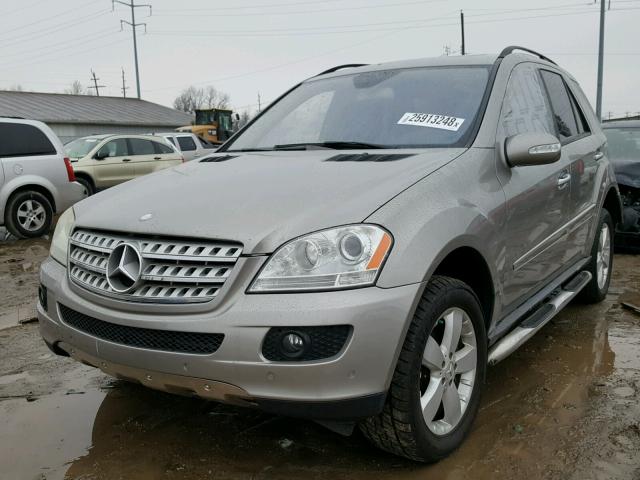 4JGBB75E26A037193 - 2006 MERCEDES-BENZ ML 500 GRAY photo 2