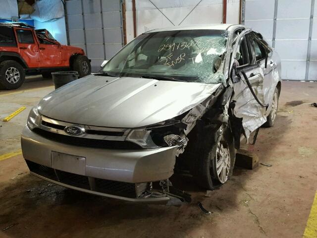 1FAHP35N78W276470 - 2008 FORD FOCUS SE GRAY photo 2