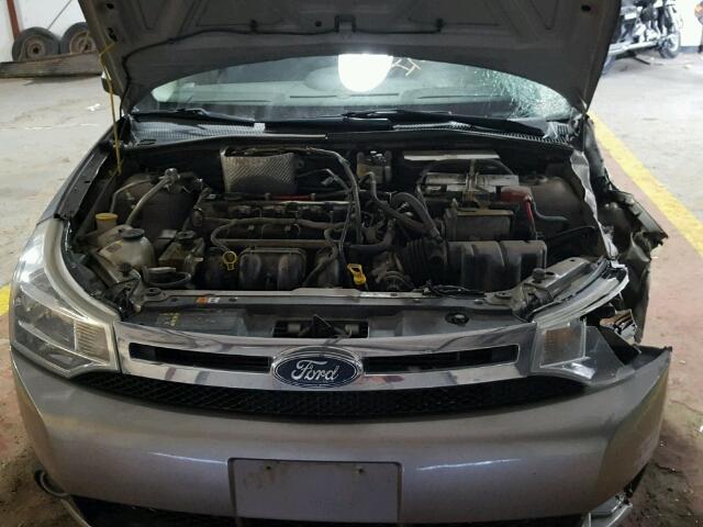 1FAHP35N78W276470 - 2008 FORD FOCUS SE GRAY photo 7