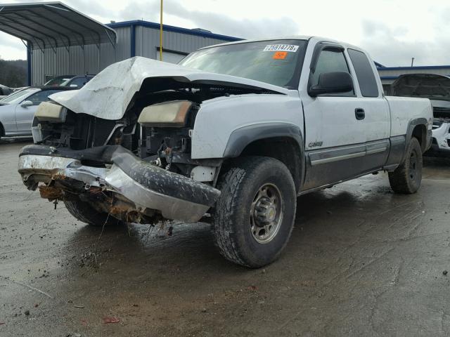 1GCGK29U03Z310661 - 2003 CHEVROLET SILVERADO WHITE photo 2