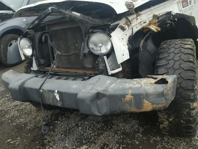 1J4GA39198L615224 - 2008 JEEP WRANGLER U WHITE photo 9