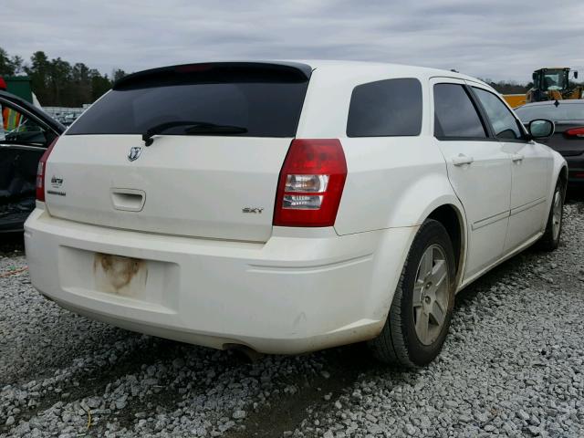 2D4FV47V87H831534 - 2007 DODGE MAGNUM SXT WHITE photo 4