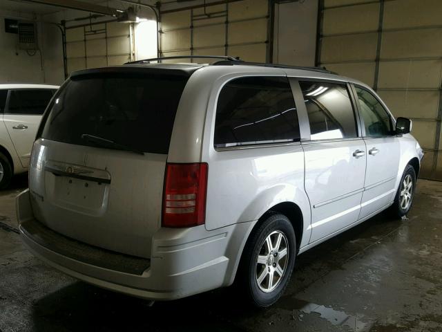 2A8HR54P78R740202 - 2008 CHRYSLER TOWN & COU SILVER photo 4