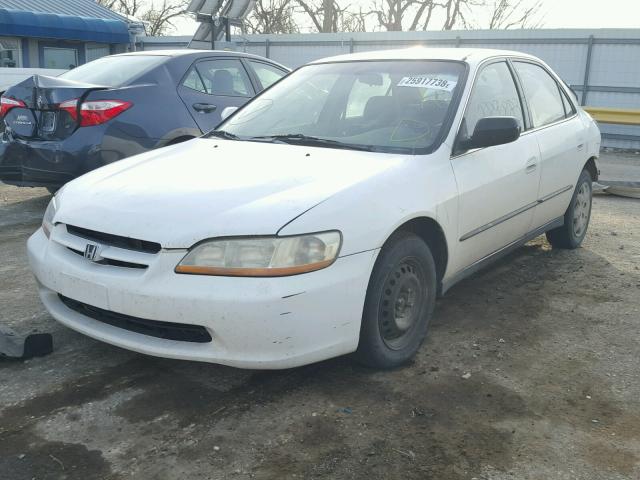 JHMCG5641XC005778 - 1999 HONDA ACCORD LX WHITE photo 2