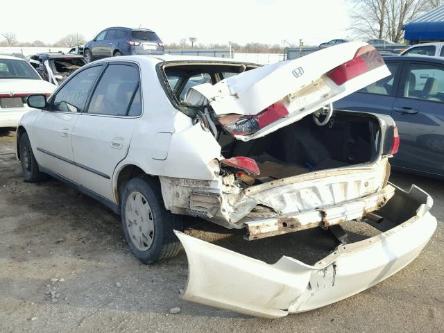 JHMCG5641XC005778 - 1999 HONDA ACCORD LX WHITE photo 3