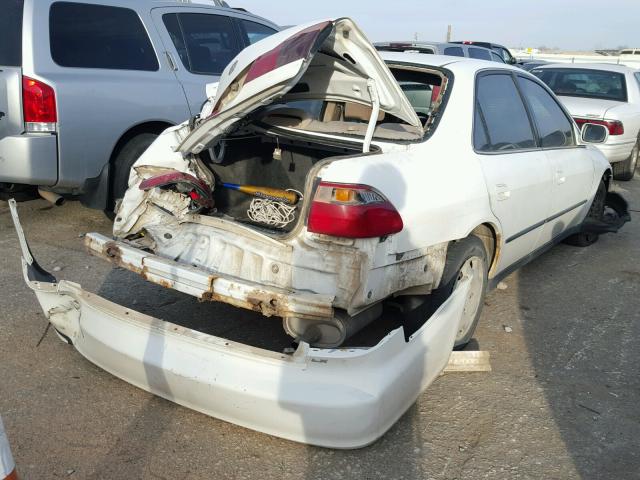 JHMCG5641XC005778 - 1999 HONDA ACCORD LX WHITE photo 4