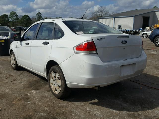 1FAHP34N48W178000 - 2008 FORD FOCUS S/SE WHITE photo 3