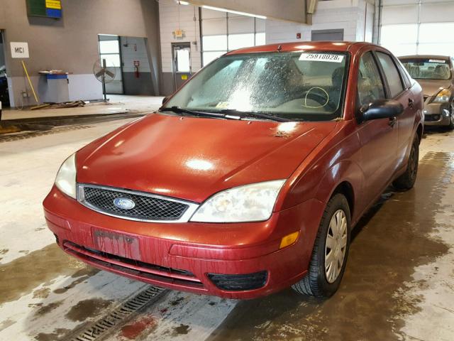1FAFP34N85W281715 - 2005 FORD FOCUS ZX4 RED photo 2