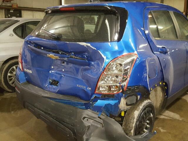 KL7CJKSB2GB729584 - 2016 CHEVROLET TRAX LS BLUE photo 9