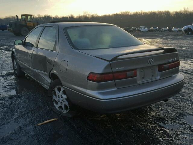 4T1BF22K3XU088428 - 1999 TOYOTA CAMRY LE SILVER photo 3