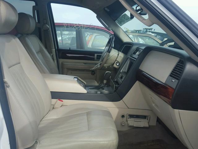 5LMFU28R43LJ12356 - 2003 LINCOLN NAVIGATOR WHITE photo 5