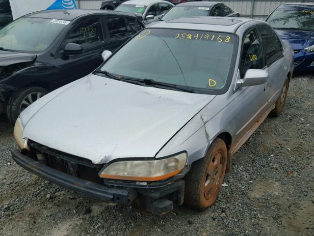 1HGCG16562A013805 - 2002 HONDA ACCORD EX SILVER photo 2