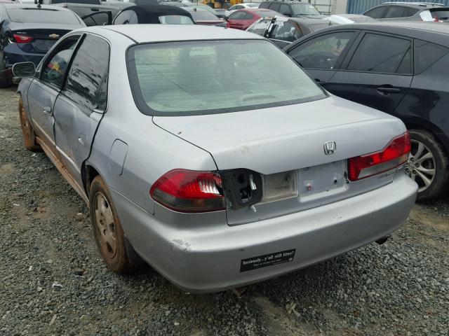 1HGCG16562A013805 - 2002 HONDA ACCORD EX SILVER photo 3