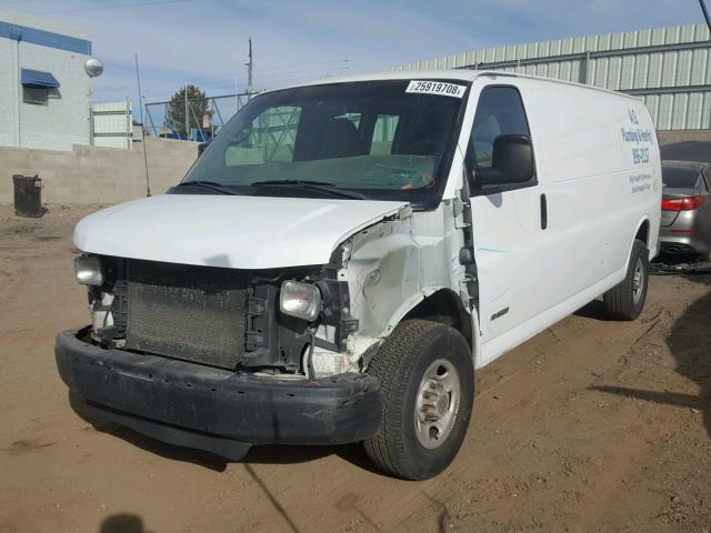 1GCHG39U341244487 - 2004 CHEVROLET EXPRESS G3 WHITE photo 2