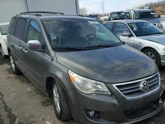 2V4RW6DX6AR333400 - 2010 VOLKSWAGEN ROUTAN SEL GRAY photo 1