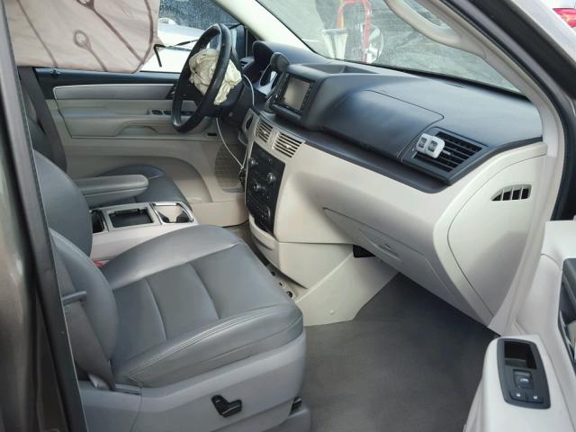 2V4RW6DX6AR333400 - 2010 VOLKSWAGEN ROUTAN SEL GRAY photo 5