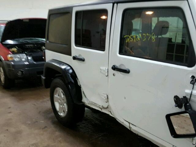 1C4HJWDG2CL134408 - 2012 JEEP WRANGLER U WHITE photo 9