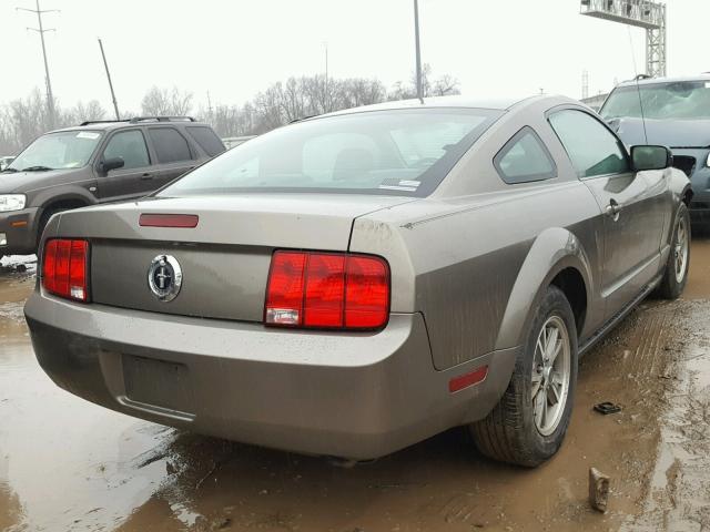 1ZVFT80NX55159563 - 2005 FORD MUSTANG BEIGE photo 4