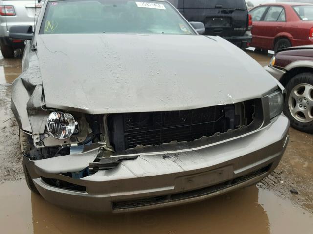 1ZVFT80NX55159563 - 2005 FORD MUSTANG BEIGE photo 9