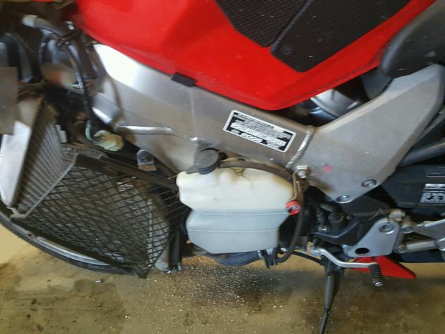 JH2RC46125M700549 - 2005 HONDA VFR800 RED photo 7