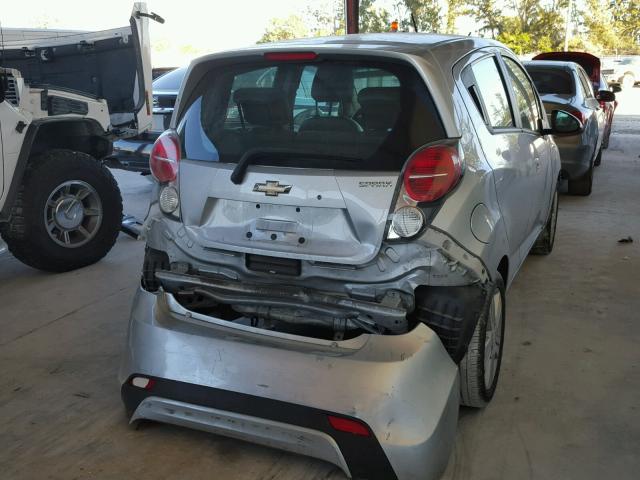 KL8CD6S93FC735796 - 2015 CHEVROLET SPARK 1LT Серебристый фото 4