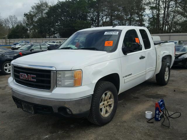 1GTEC19J98Z108008 - 2008 GMC SIERRA C15 WHITE photo 2