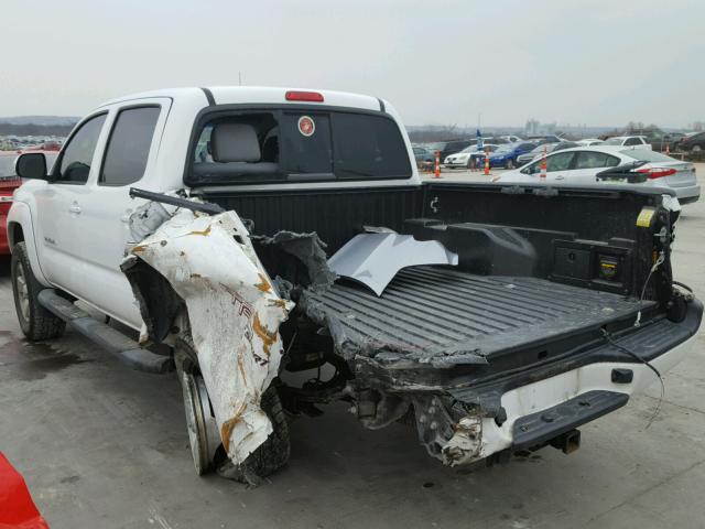 5TFLU4EN3DX065399 - 2013 TOYOTA TACOMA DOU WHITE photo 3