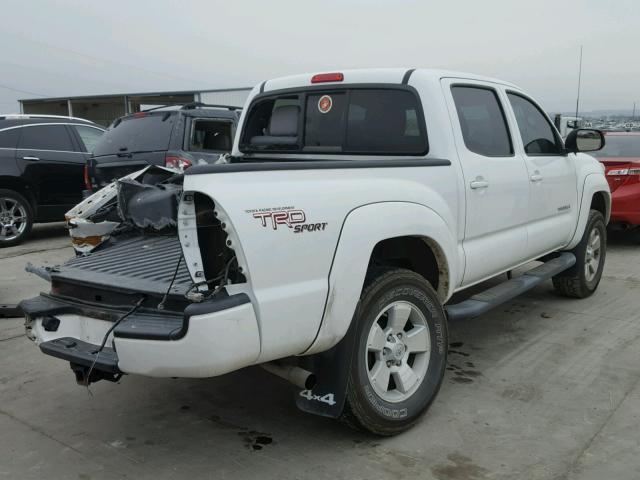 5TFLU4EN3DX065399 - 2013 TOYOTA TACOMA DOU WHITE photo 4