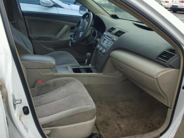 4T4BF3EK5AR018685 - 2010 TOYOTA CAMRY BASE WHITE photo 5
