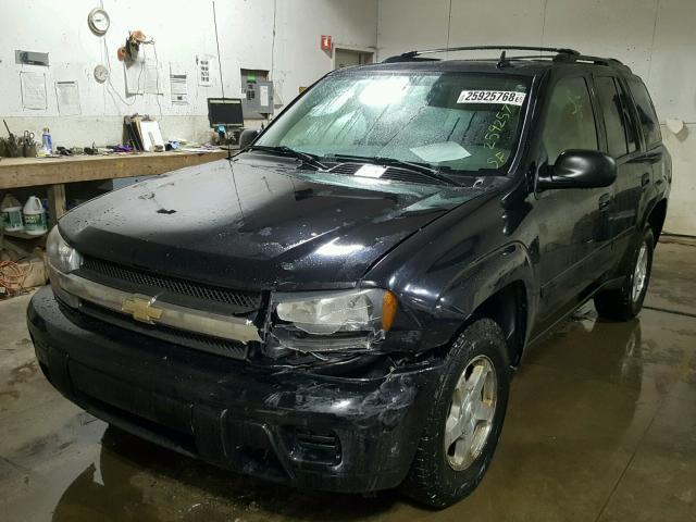 1GNDT13S062289123 - 2006 CHEVROLET TRAILBLAZE BLACK photo 2