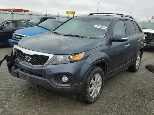 5XYKT3A17BG163105 - 2011 KIA SORENTO BA BLUE photo 2