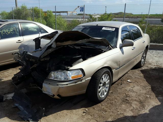 1LNHM81W97Y607935 - 2007 LINCOLN TOWN CAR S BEIGE photo 2