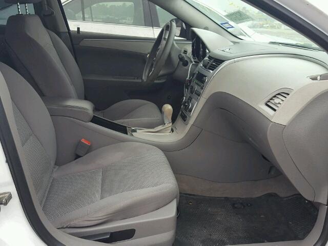 1G1ZA5E04AF106386 - 2010 CHEVROLET MALIBU LS თეთრი ფოტო 5